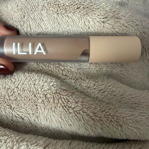 ILIA powder matte eye tint
